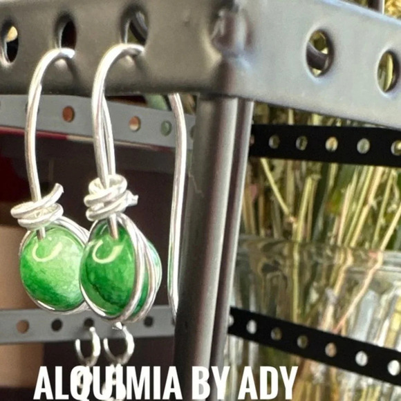 Chunky light green Jade  hoops dangle earrings - Picture 1 of 5